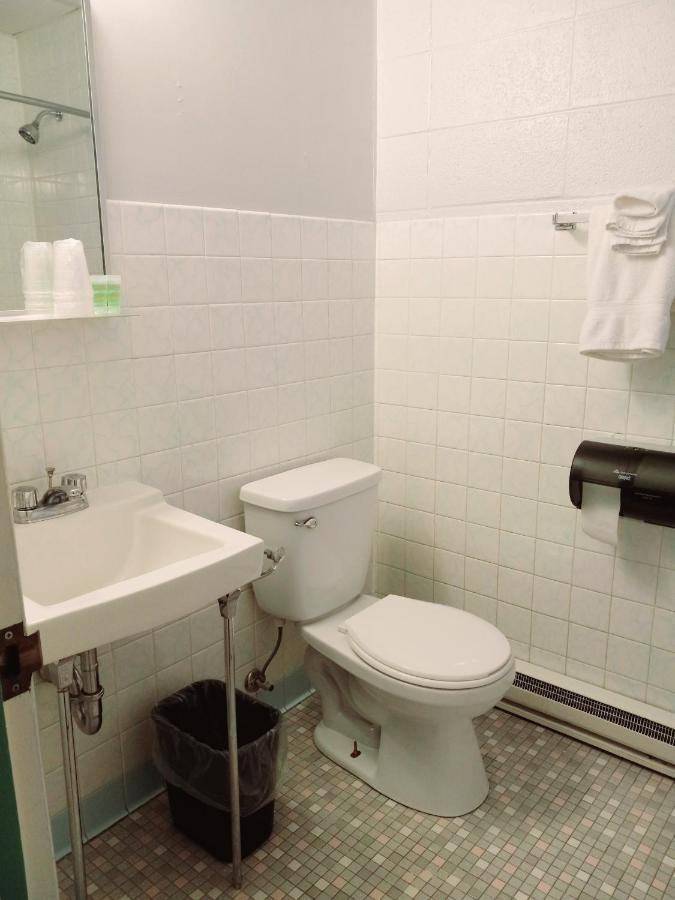 Chalet Inn Motel 2*